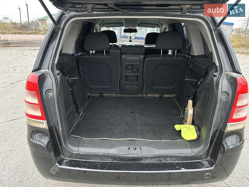 Минивэн Opel Zafira 2010 в Коростене