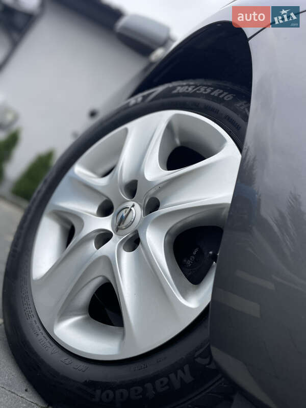 Мінівен Opel Zafira 2011 в Дрогобичі