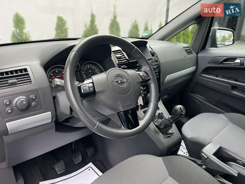 Мінівен Opel Zafira 2011 в Дрогобичі