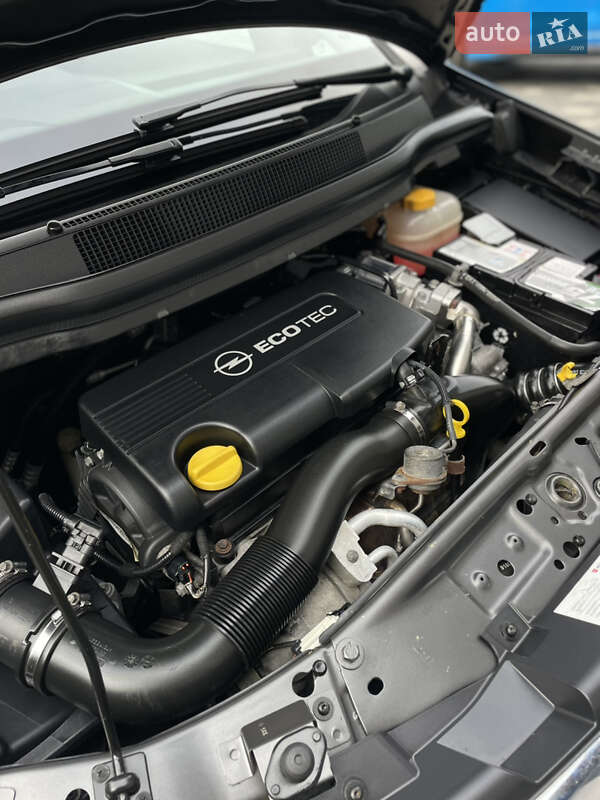 Мінівен Opel Zafira 2011 в Дрогобичі