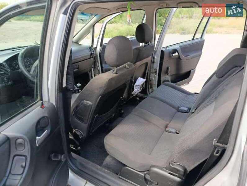 Минивэн Opel Zafira 2004 в Славянске