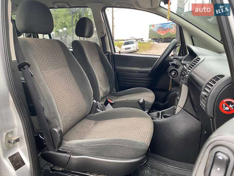 Мінівен Opel Zafira 2005 в Києві