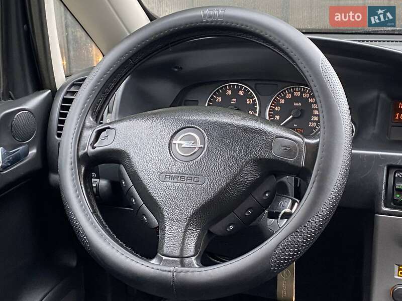 Мінівен Opel Zafira 2005 в Києві