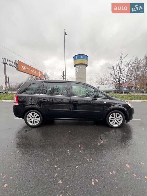 Минивэн Opel Zafira 2011 в Белогородке