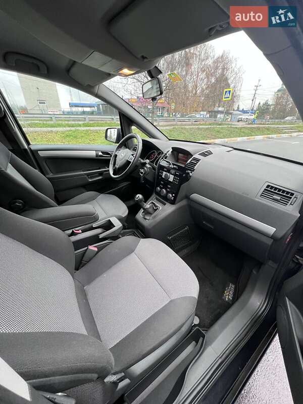 Минивэн Opel Zafira 2011 в Белогородке