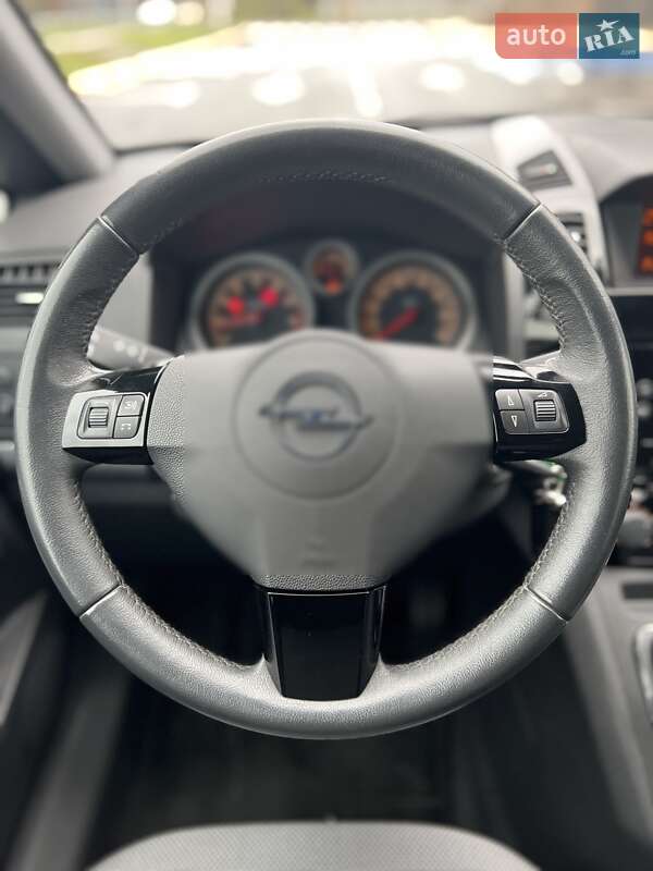Минивэн Opel Zafira 2011 в Белогородке