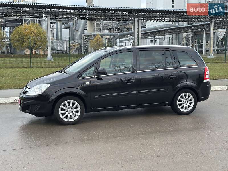 Минивэн Opel Zafira 2009 в Коростене