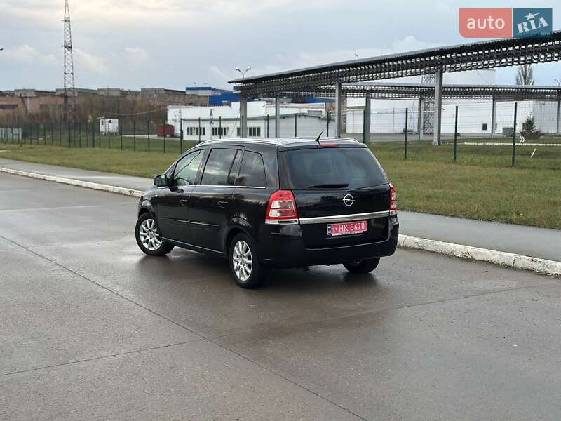 Минивэн Opel Zafira 2009 в Коростене