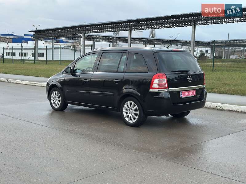 Минивэн Opel Zafira 2009 в Коростене