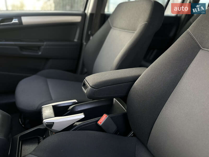 Минивэн Opel Zafira 2008 в Виннице