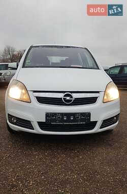 Минивэн Opel Zafira 2008 в Сумах