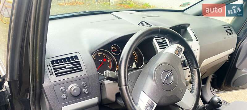 Мінівен Opel Zafira 2012 в Львові