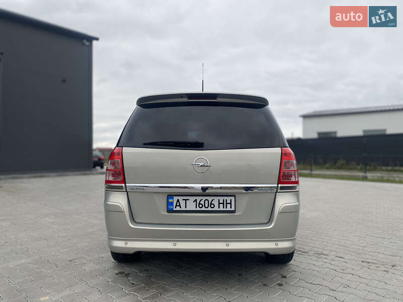 Минивэн Opel Zafira 2011 в Ивано-Франковске