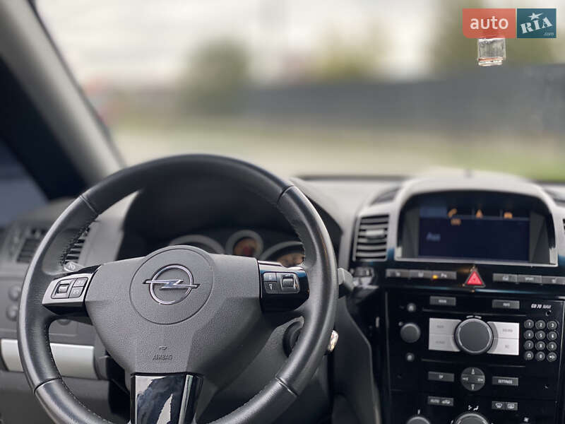 Минивэн Opel Zafira 2011 в Ивано-Франковске