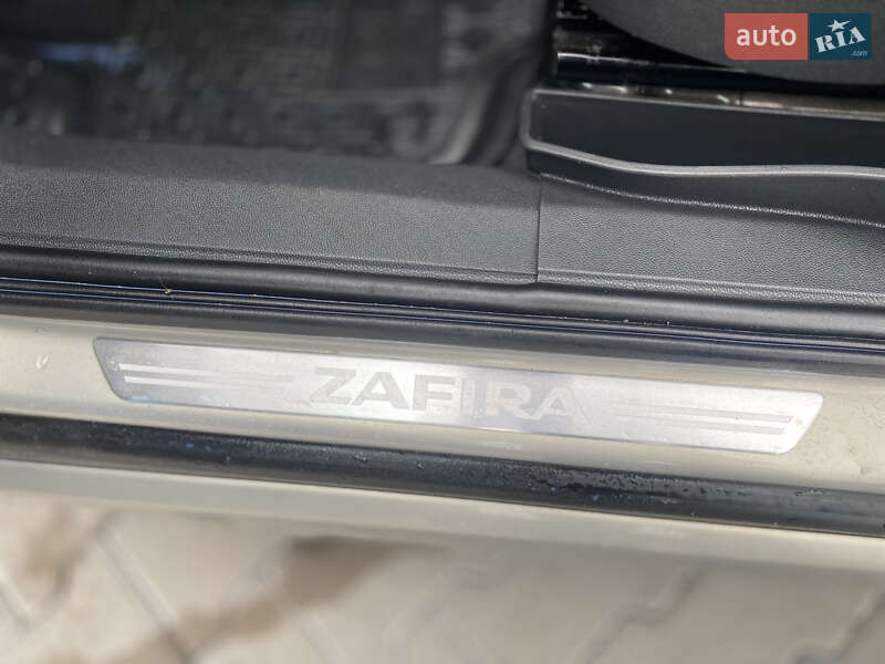 Минивэн Opel Zafira 2011 в Ивано-Франковске