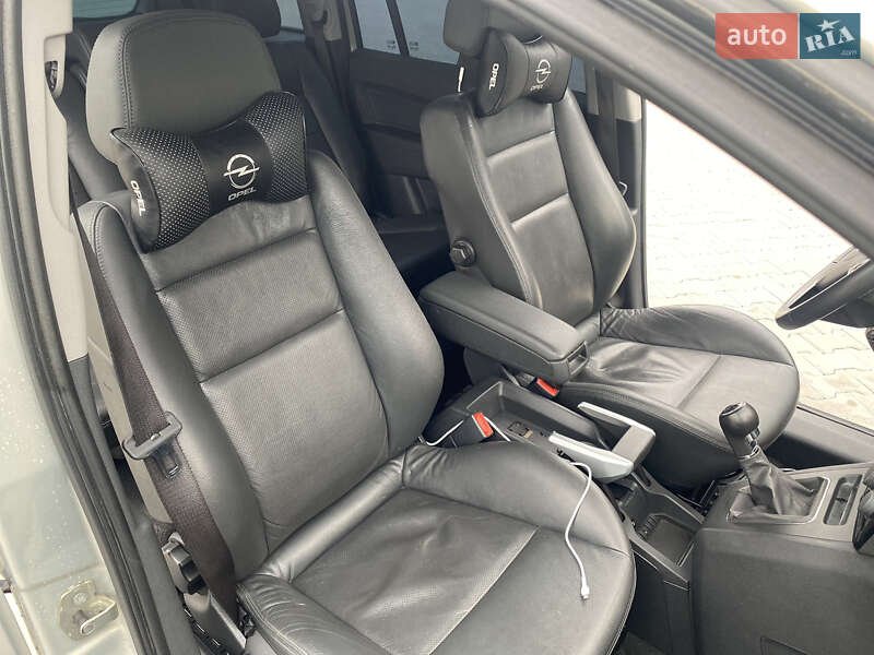 Минивэн Opel Zafira 2011 в Ивано-Франковске