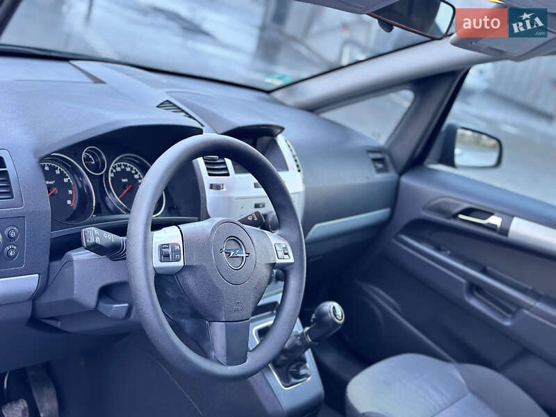 Минивэн Opel Zafira 2009 в Владимире