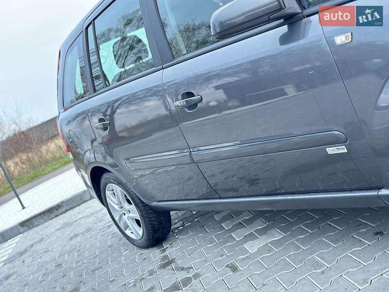Минивэн Opel Zafira 2009 в Владимире