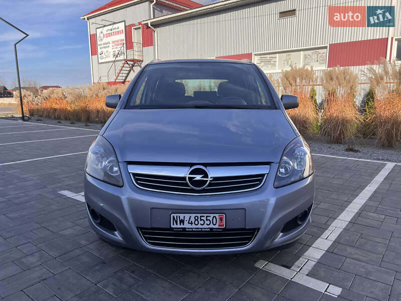 Минивэн Opel Zafira 2010 в Луцке фото 2 Минивэн Opel Zafira 2010 в Луцке