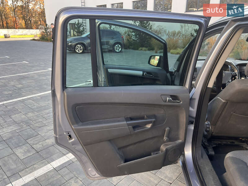 Минивэн Opel Zafira 2010 в Луцке фото 13 Минивэн Opel Zafira 2010 в Луцке