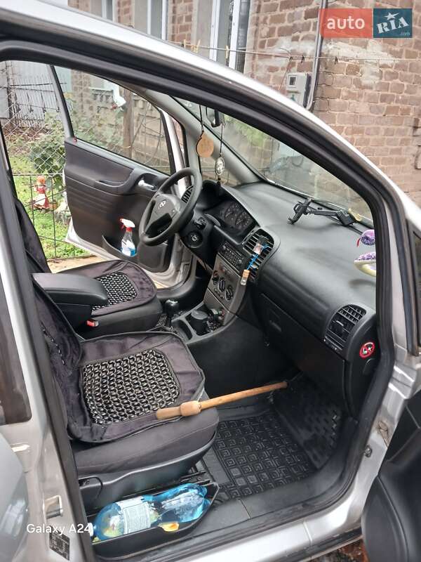 Мінівен Opel Zafira 2004 в Кривому Розі