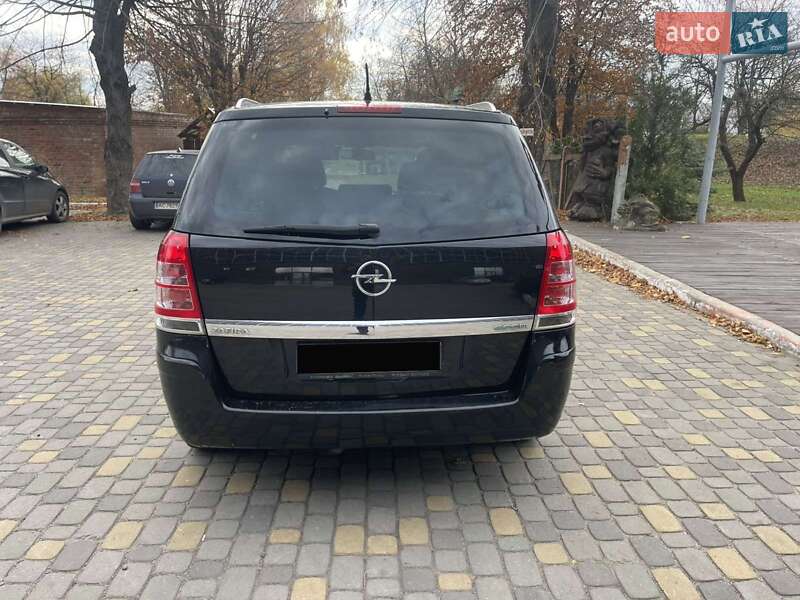 Минивэн Opel Zafira 2009 в Луцке
