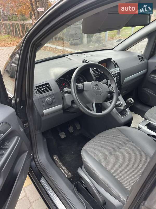 Минивэн Opel Zafira 2009 в Луцке