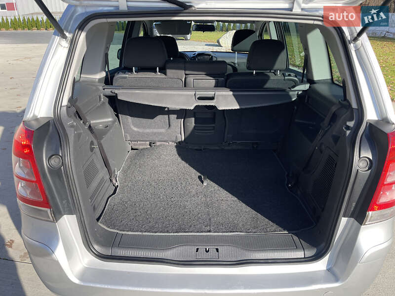 Минивэн Opel Zafira 2010 в Луцке