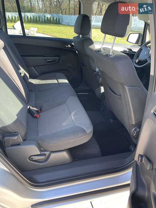 Минивэн Opel Zafira 2010 в Луцке