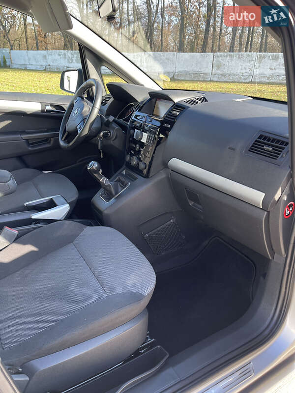 Минивэн Opel Zafira 2010 в Луцке