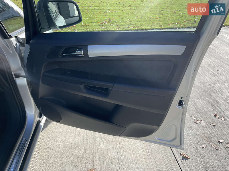 Минивэн Opel Zafira 2010 в Луцке