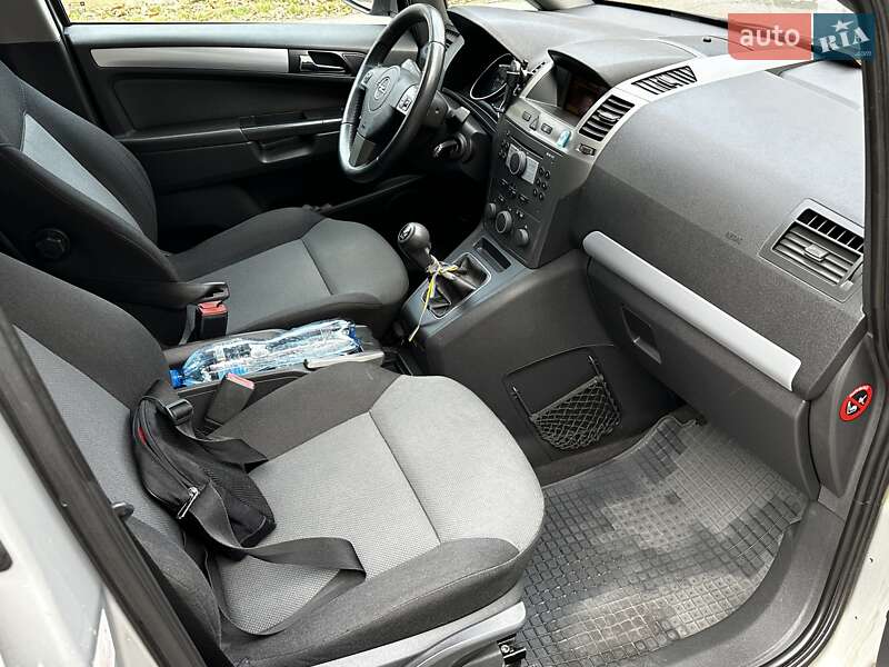 Минивэн Opel Zafira 2005 в Виннице