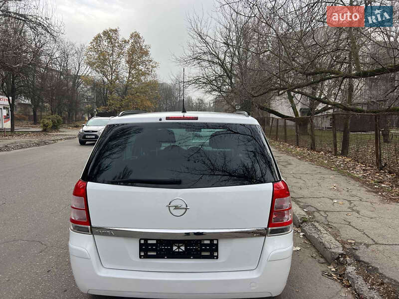 Минивэн Opel Zafira 2012 в Запорожье