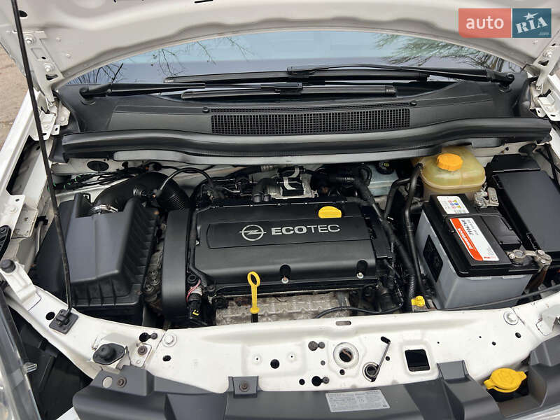 Минивэн Opel Zafira 2012 в Запорожье