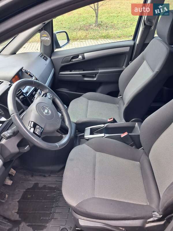 Минивэн Opel Zafira 2010 в Львове