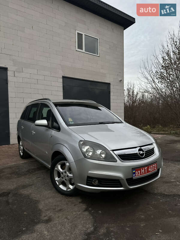 Минивэн Opel Zafira 2007 в Хороле