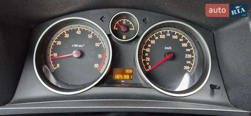 Мінівен Opel Zafira 2011 в Вараші