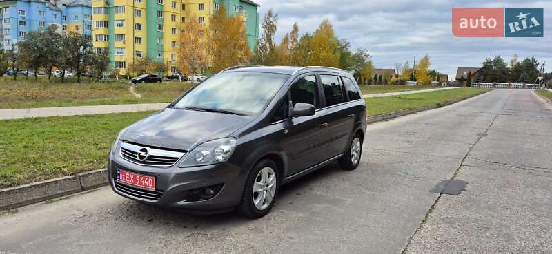 Мінівен Opel Zafira 2011 в Вараші