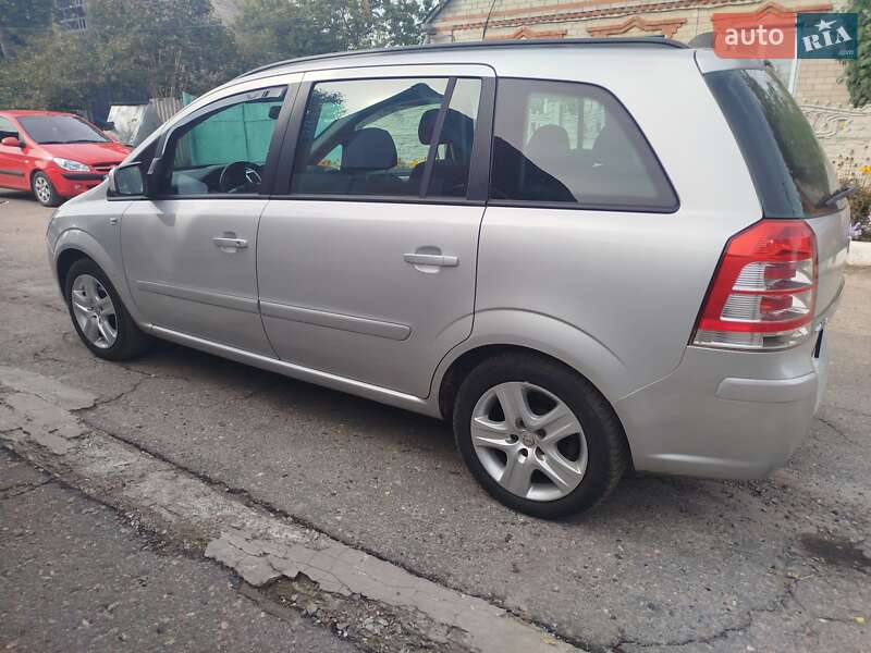 Минивэн Opel Zafira 2009 в Валках фото 3 Минивэн Opel Zafira 2009 в Валках