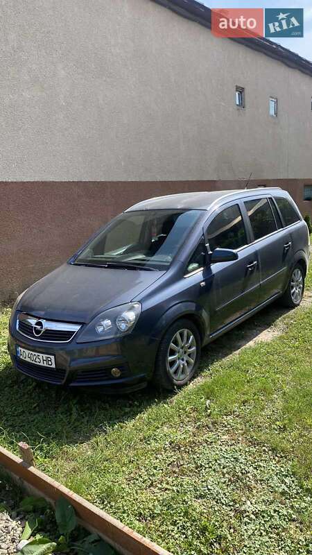 Минивэн Opel Zafira 2007 в Виноградове