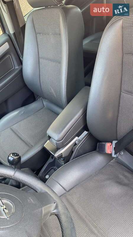 Минивэн Opel Zafira 2007 в Виноградове