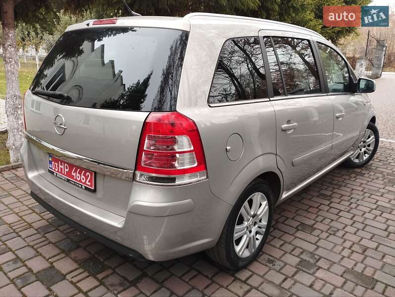 Минивэн Opel Zafira 2010 в Дубно