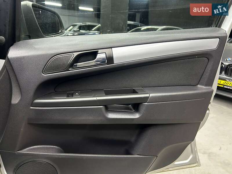 Минивэн Opel Zafira 2008 в Черновцах