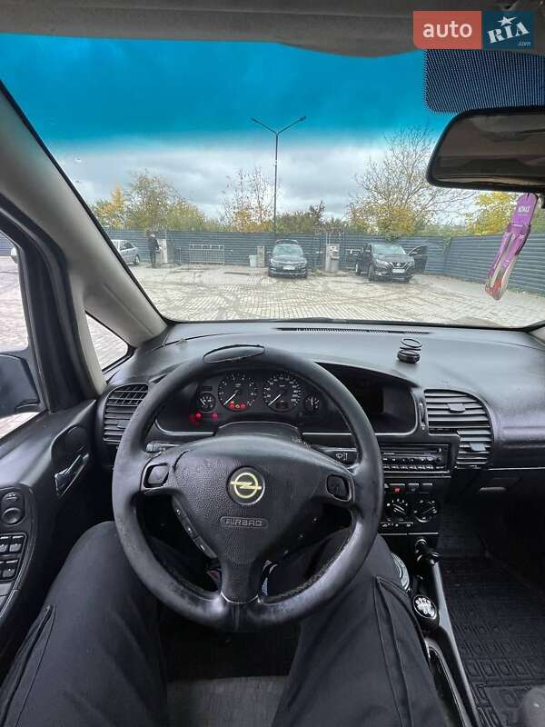 Минивэн Opel Zafira 2000 в Ивано-Франковске
