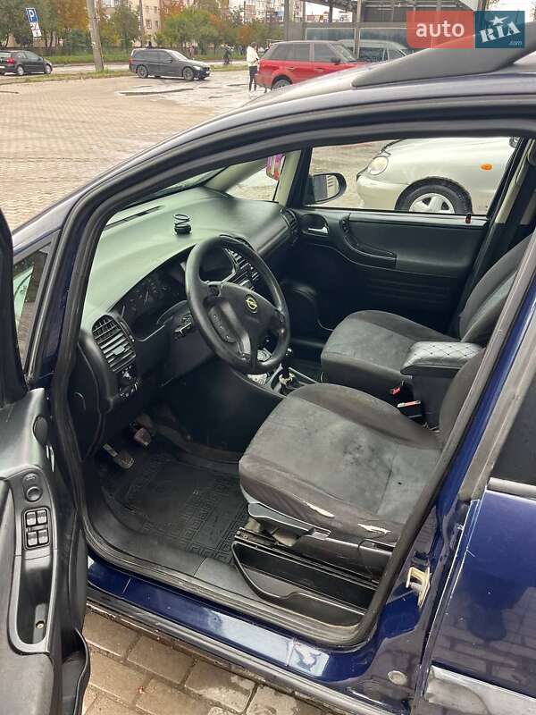 Минивэн Opel Zafira 2000 в Ивано-Франковске