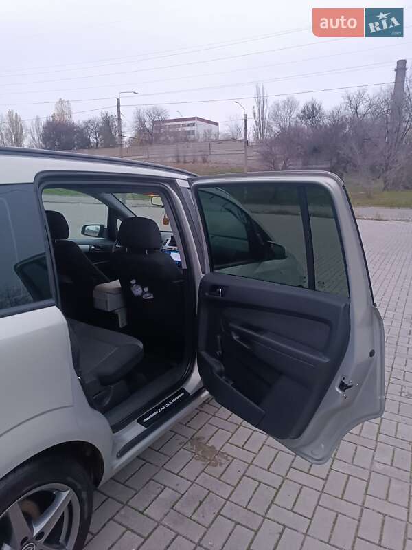 Минивэн Opel Zafira 2009 в Запорожье