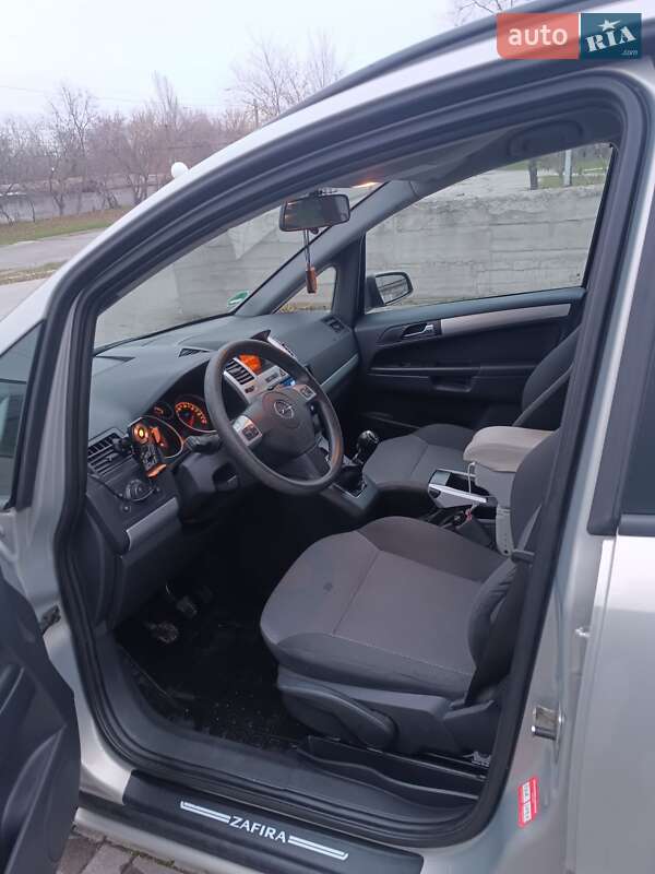 Минивэн Opel Zafira 2009 в Запорожье