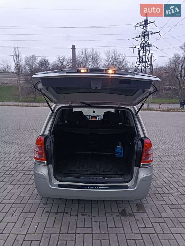 Минивэн Opel Zafira 2009 в Запорожье