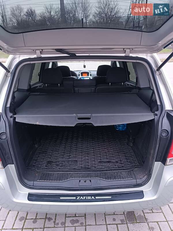 Минивэн Opel Zafira 2009 в Запорожье