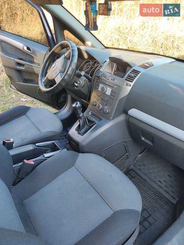 Минивэн Opel Zafira 2005 в Деражне